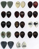 Accessories to black.
Picks.Used by David on the Black Strat through the 1970's, in early 1980, during The Wall and during On An Island tour.